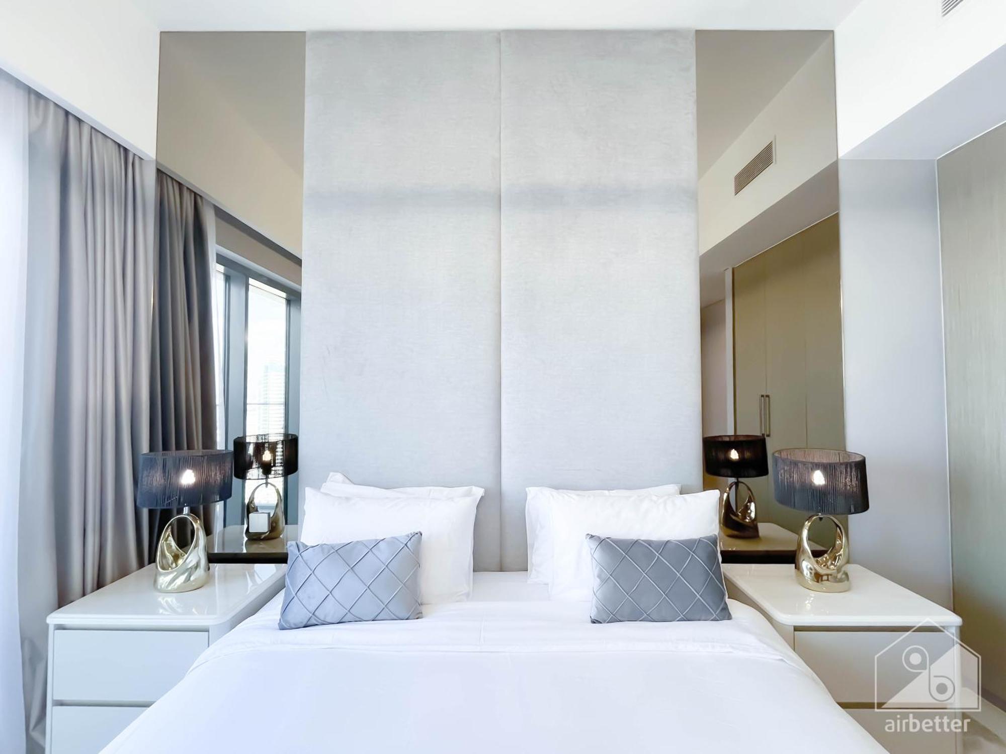 Apartment Luxury Burj Royale Apt Balcony & Breathtaking View Dubai
